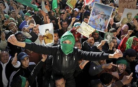 Những đám đông ủng hộ ông Gadhafi.
